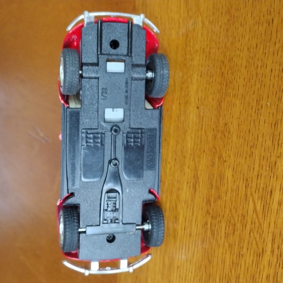 Volkswagen Classic Bus with Surfboard and Two VW Beetle Love Bugs Set/3 - Picture 7 of 17